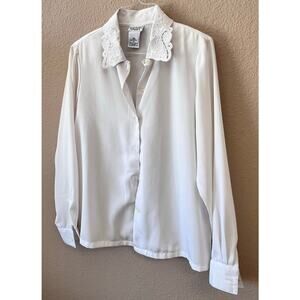 90s Vintage White Button Up w/ Appliqué Collar